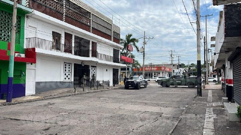 $!Operativo federal cerca hotel en el Centro de Culiacán; esperan orden de cateo