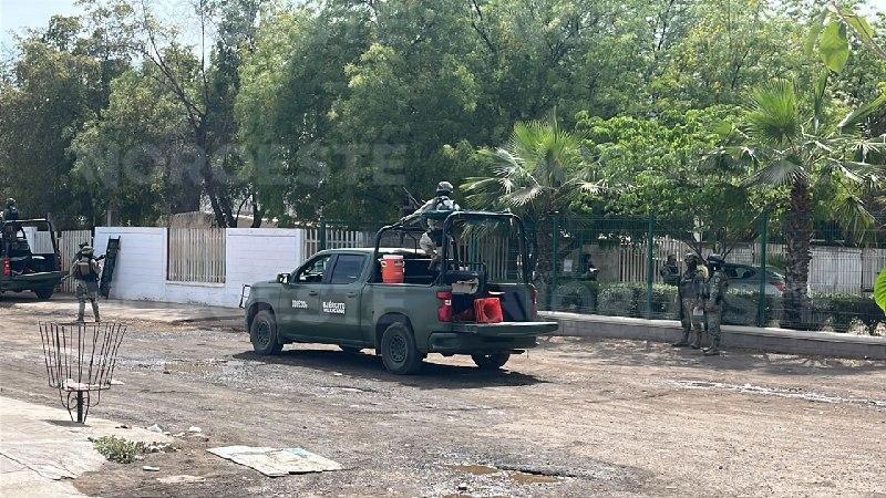 $!Hombre herido a balazos busca auxilio en escuela de Culiacán tras agresión