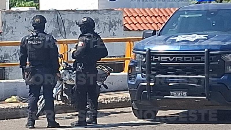 $!Ataque armado en el puente de Villa Unión, al sur de Mazatlán, deja un hombre muerto y una mujer herida