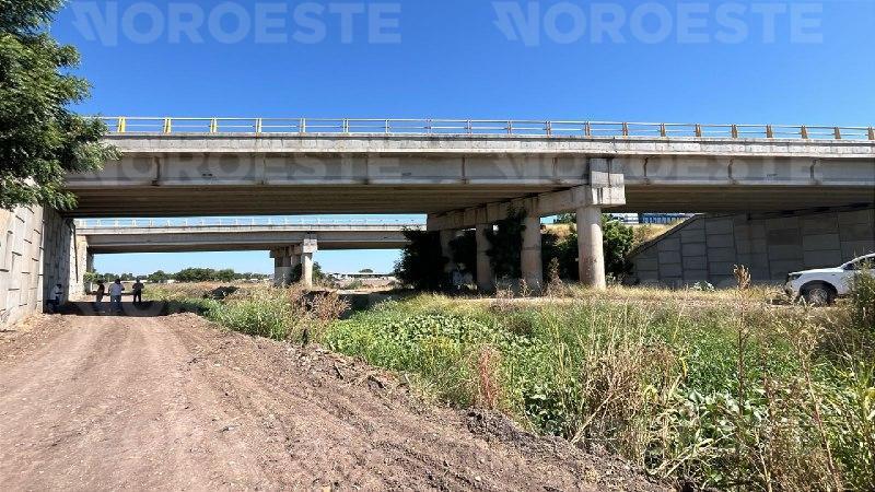 $!Hallan cuerpo con disparos y maniatado en canal de riego de Costa Rica, Culiacán