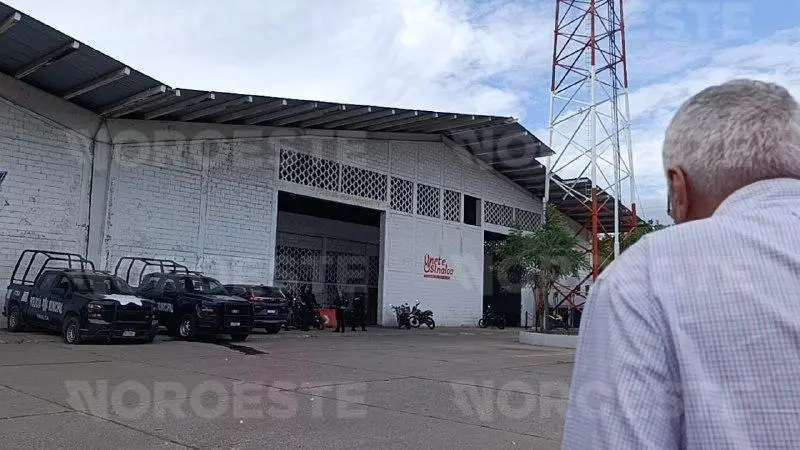 $!Atentado con explosivo en Seguridad Pública de Escuinapa deja dos heridos y pánico en la zona