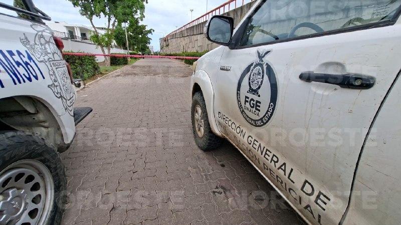 $!Hallan a mujer sin vida y con huellas de violencia bajo puente de la avenida La Marina en Mazatlán
