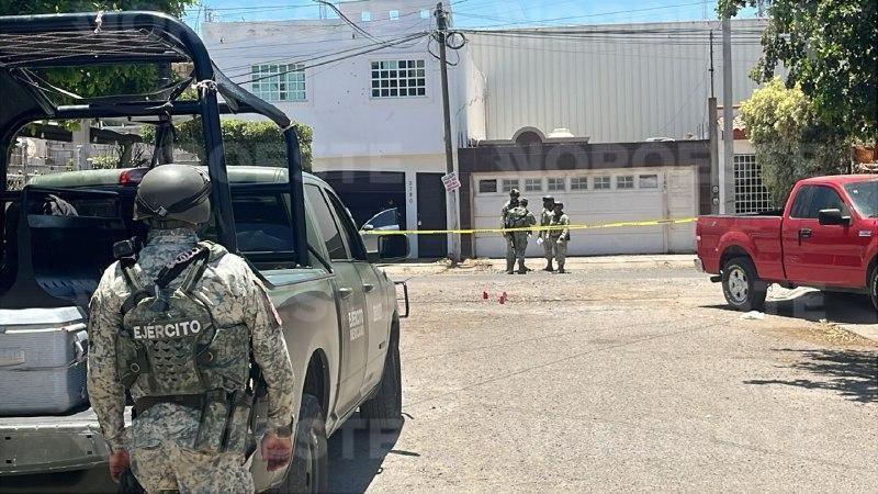 $!Atacan con armas vivienda en el Fraccionamiento Los Girasoles, en Culiacán