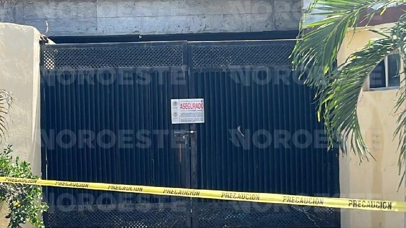 $!FGR catea vivienda en la colonia 5 de Mayo de Culiacán y asegura dos vehículos un transformador de CFE