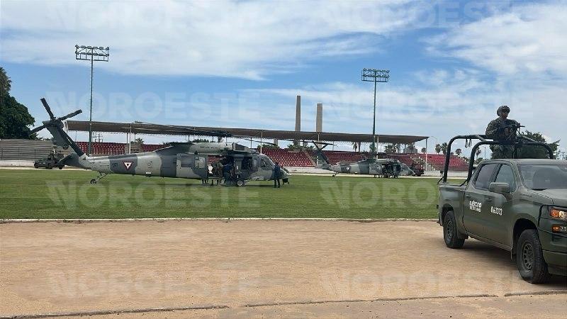 $!Sorprende despliegue militar en Navolato; Ejército moviliza a prensa nacional e internacional