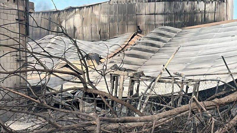 $!Incendio en recicladora deja sin energía eléctrica a sectores del norte de Culiacán