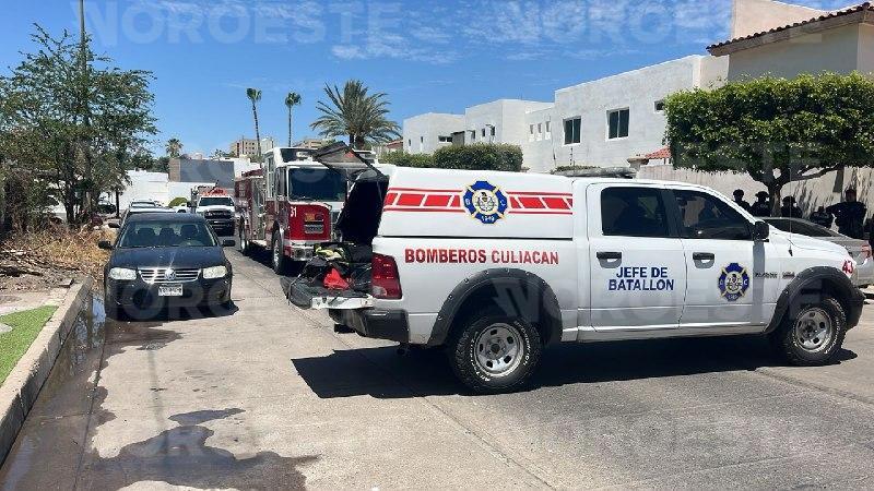 $!Incendio en residencial Puerta de Hierro moviliza a cuerpos de auxilio en Culiacán