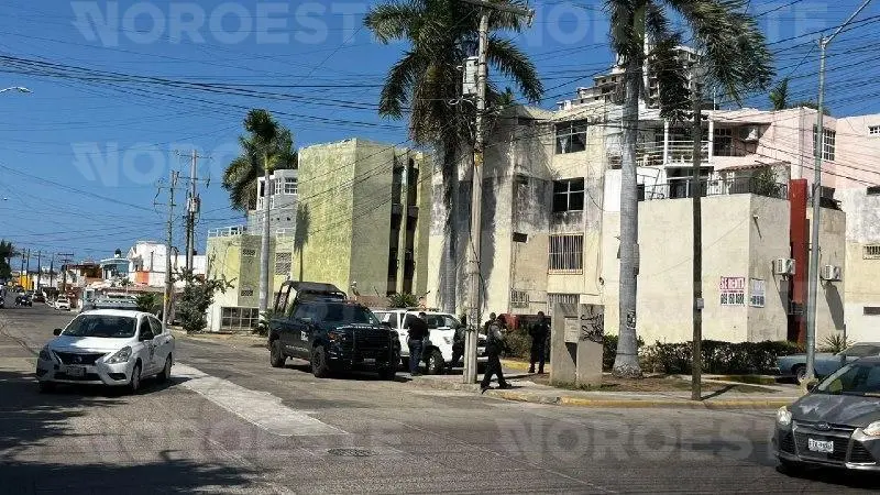 $!FGE despliega revisión por vehículo con reporte de robo en Palos Prietos, Mazatlán