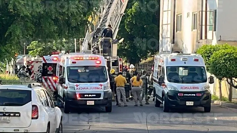 $!Atacan a balazos e incendian edificio de departamentos en sector Montebello de Culiacán