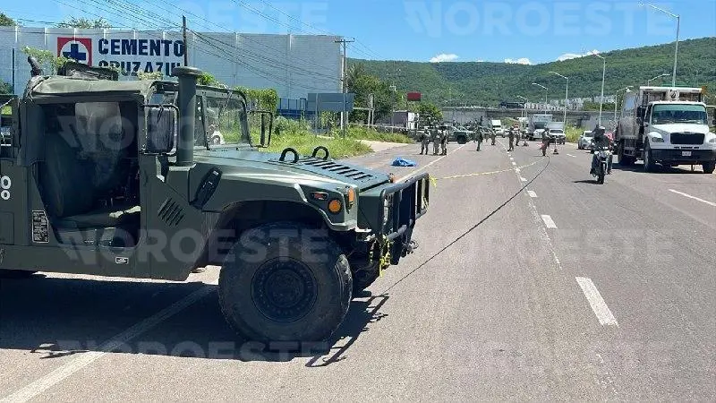 $!Ataque a balazos deja un hombre muerto sobre La Costerita, en Culiacán