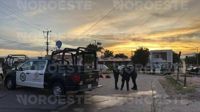 $!Hallan cuerpo mutilado y envuelto en plástico con mensajes del crimen organizado en Santa Fe, Culiacán