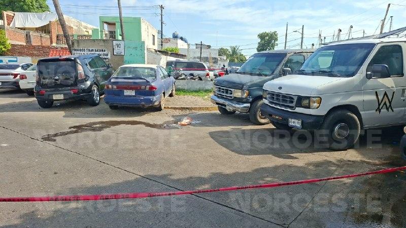 $!Ataque a balazos en Mazatlán deja a un hombre herido en el Embarcadero a la Isla de la Piedra