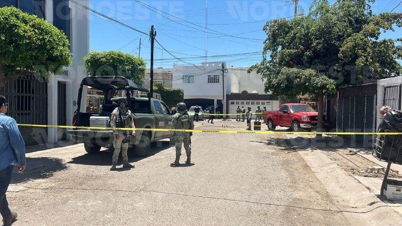 $!Atacan con armas vivienda en el Fraccionamiento Los Girasoles, en Culiacán