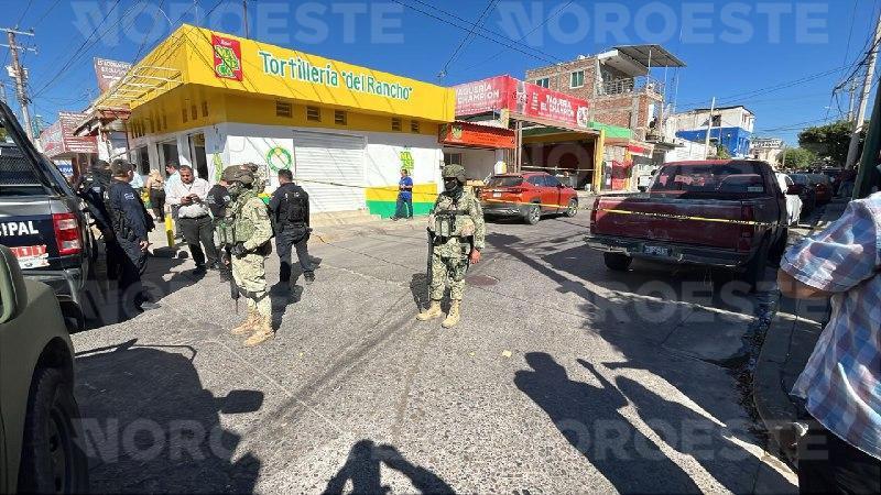 $!Ataque armado en taquería deja a dos personas sin vida, en Culiacán