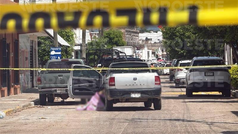 $!No logró escapar: matan a conductor dentro de su camioneta en Villa Unión, al sur de Mazatlán