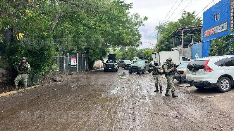 $!Hallan a hombre esposado y golpeado en colonia Pemex de Culiacán; Marina asegura vehículo en la zona