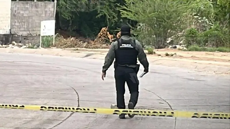 $!Localizan cuerpo envuelto en plástico y cinta en la colonia Villa Bonita, al sur de Culiacán