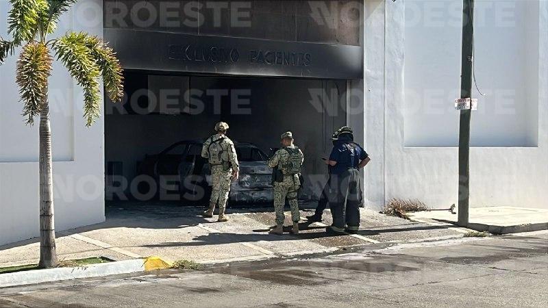 $!Atacan e incendian clínica de salud en la colonia Miguel Hidalgo, en Culiacán
