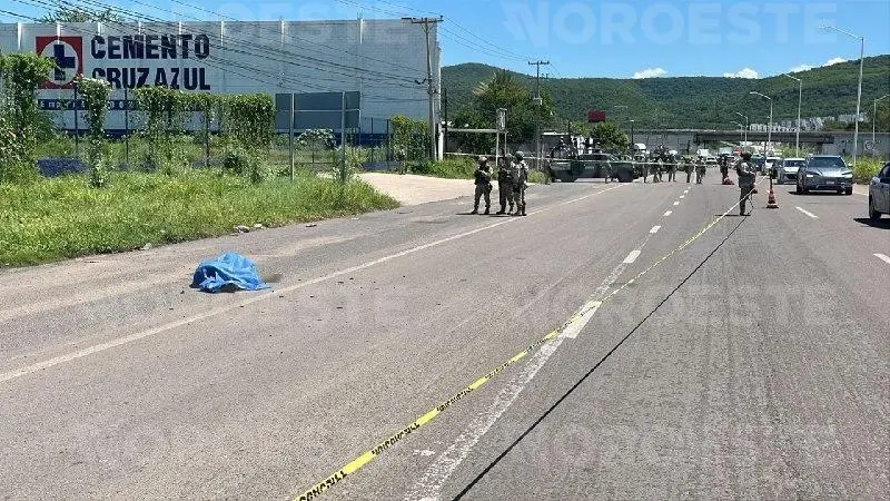 $!Ataque a balazos deja un hombre muerto sobre La Costerita, en Culiacán