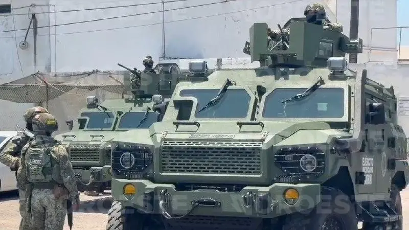 $!Entrada a Escuinapa: entre restos de un coche bomba y blindaje militar