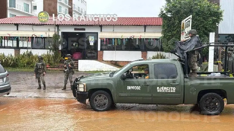 $!Ataque armado en restaurante de Mazatlán deja un muerto y un herido grave