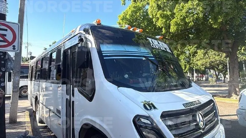 $!Atacan a balazos camión urbano de la ruta Toledo en Culiacán; hay un herido