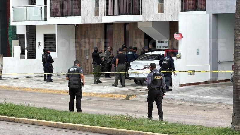 $!Balean departamento en Real del Valle, Mazatlán; agresores arrojan un arma y escapan