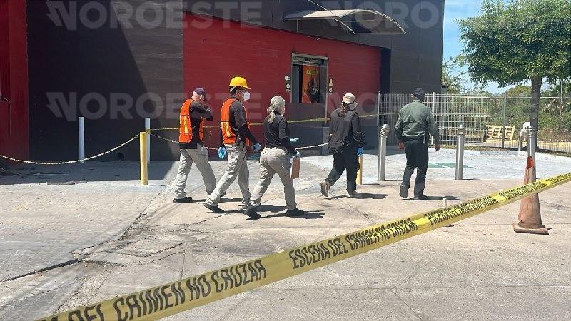 $!Investiga Fiscalía incendio provocado en casino de Culiacán tras muerte de empleada
