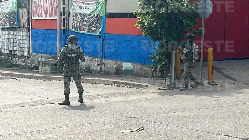 $!Balean fachada de vivienda en la colonia Gustavo Díaz Ordaz en Culiacán