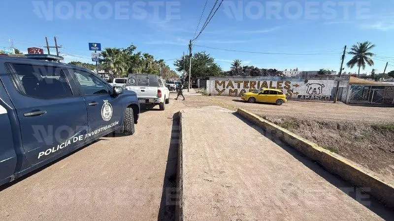 $!Ataque a tiros contra pareja en un vehículo deja un hombre herido en Villa Juárez, Navolato