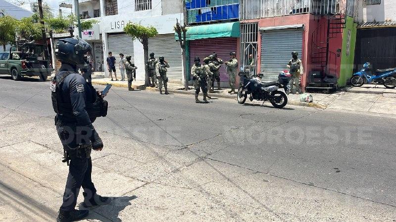 $!Atacan a balazos a hombre dentro de una vivienda en la colonia Los Pinos, en Culiacán