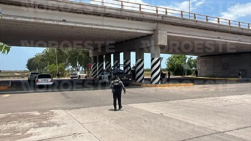 $!Hallan a hombre asesinado a balazos bajo puente de La Costerita, cerca del Aeropuerto de Culiacán