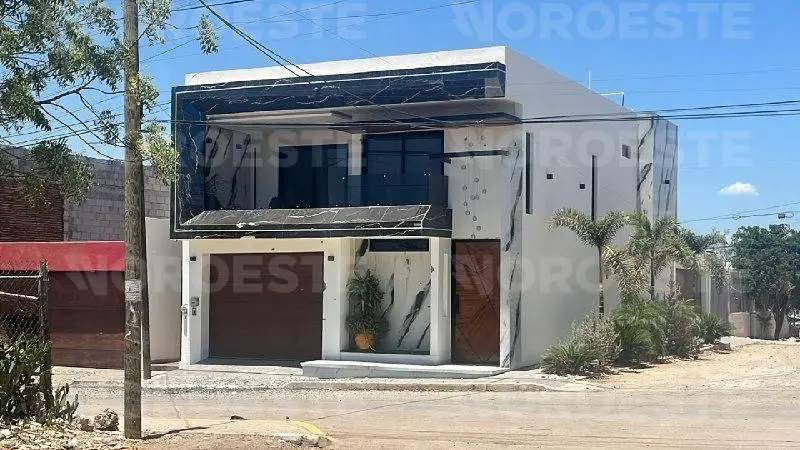 $!Ataques simultáneos en Culiacán: sujetos armados balean viviendas en Plutarco Elías Calles y Pemex