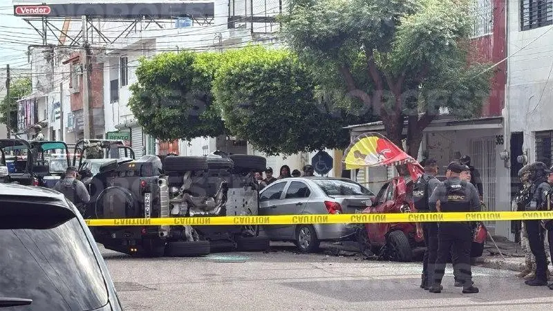 $!Persecución y balacera en Culiacán tras robo de una Land Rover Defender; detienen a un hombre