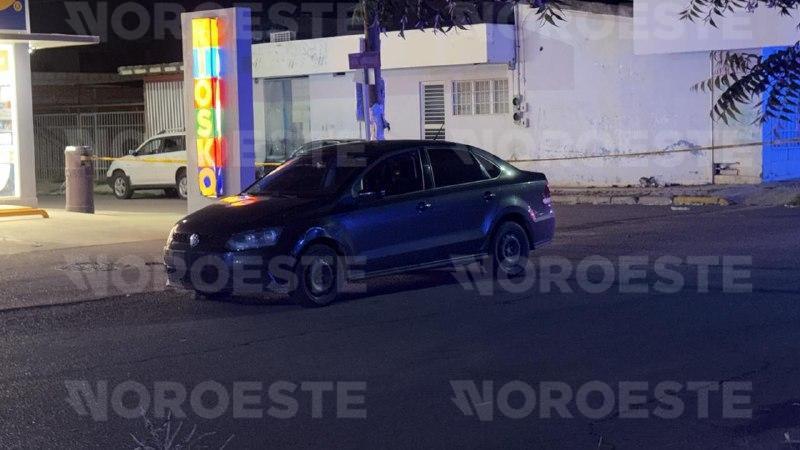 $!Hombre asesinado dentro de un auto en la colonia Horizontes, al norte de Culiacán
