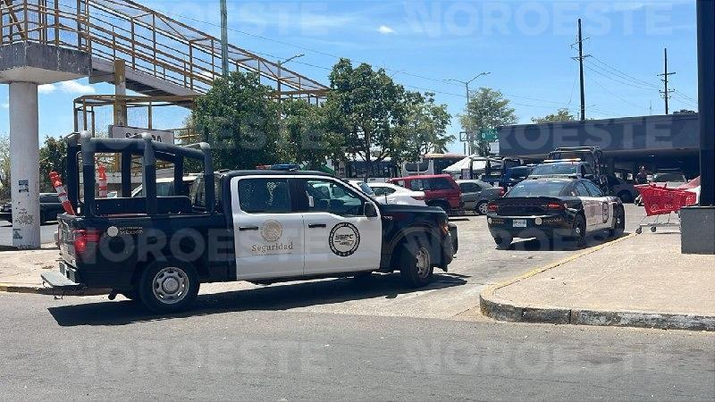 $!Atacan a balazos a joven en supermercado del sector Humaya, en Culiacán