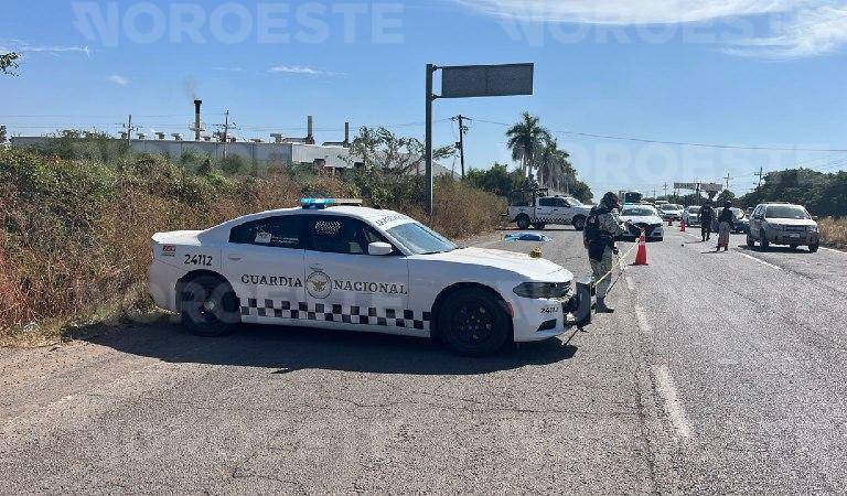 Hallan cuerpo con mensaje en la carretera Culiacán-Eldorado