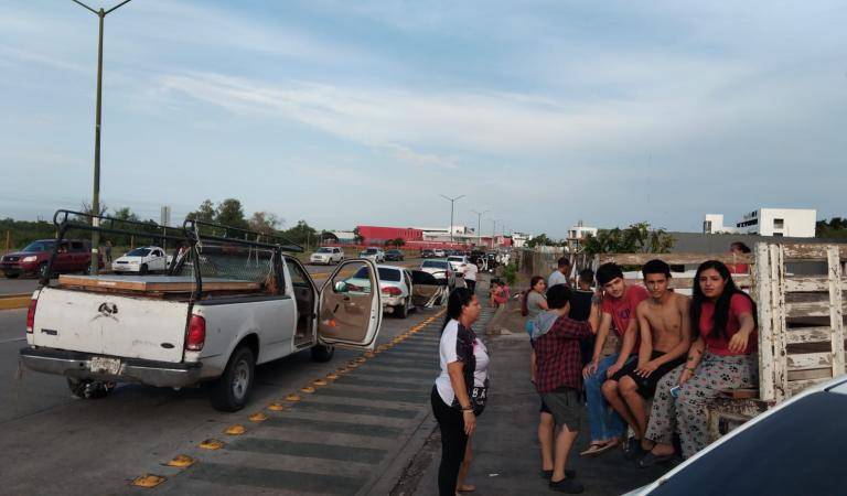 Solo con lo que traían puesto huyeron de madrugada evacuados por incendio de gasera en Culiacán