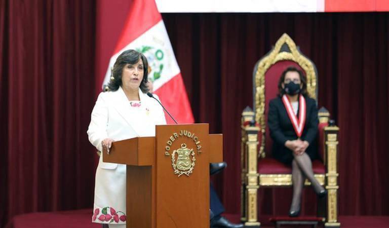Dina Boluarte asume Presidencia de Perú tras destitución de Pedro Castillo