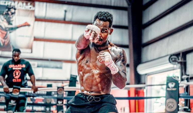 Charlo quiere hacer historia ante Canelo