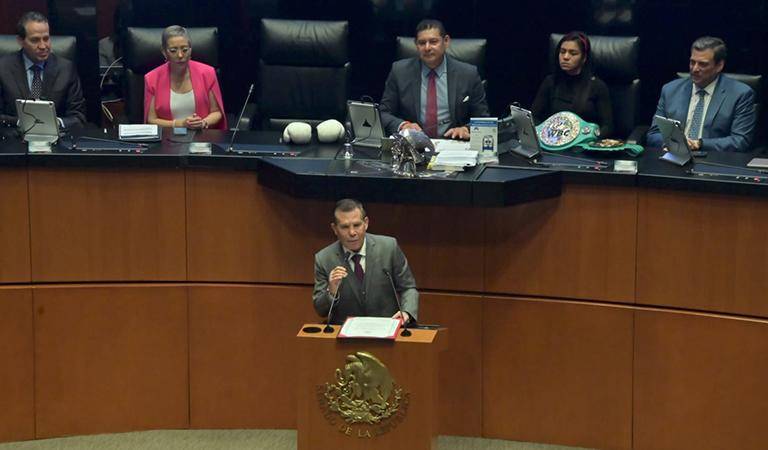 Julio César Chávez es reconocido en el Pleno del Senado