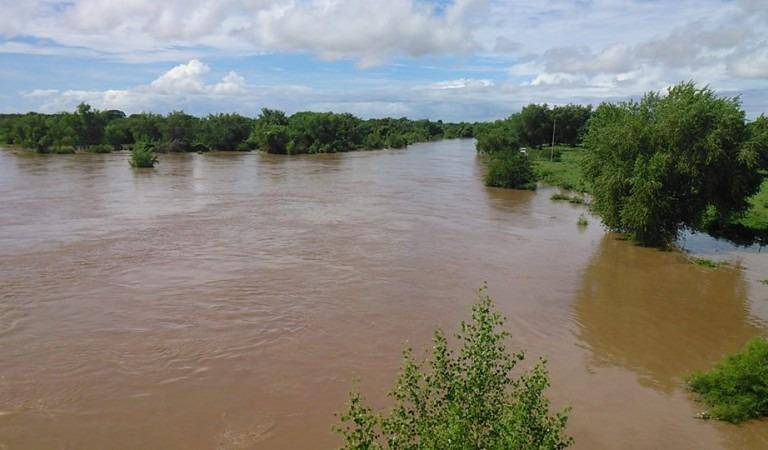 Cumple Villa Unión dos días sin servicio de agua potable; caudal del Presidio se llevó tubería