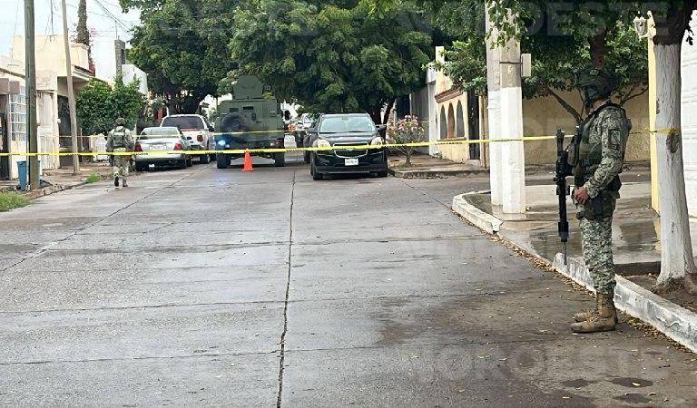 Localizan otro cadáver cubierto con plástico en Lomas del Boulevard, en Culiacán