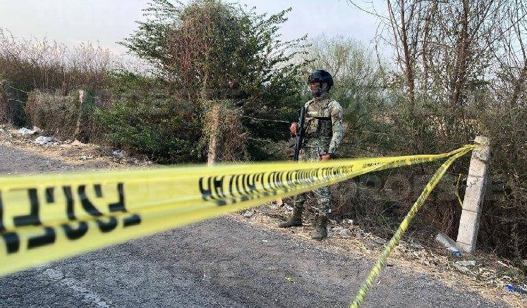Hallan a cuatro hombres sin vida en la carretera México 24, en Badiraguato