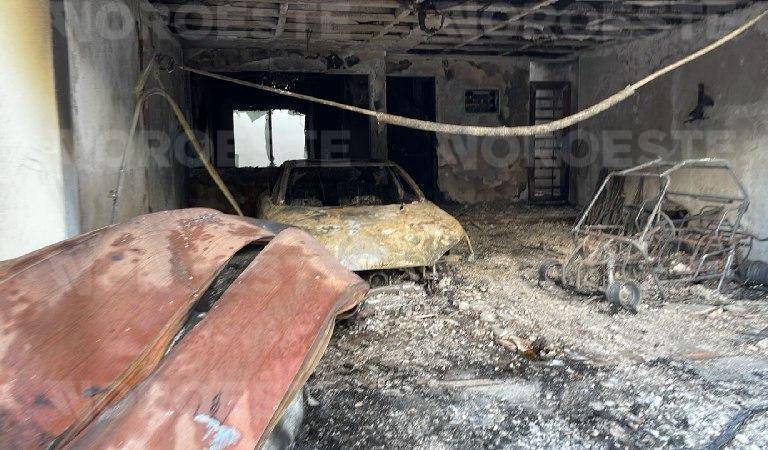 Civiles armados incendian dos casas durante la madrugada en la colonia Portalegre, Culiacán