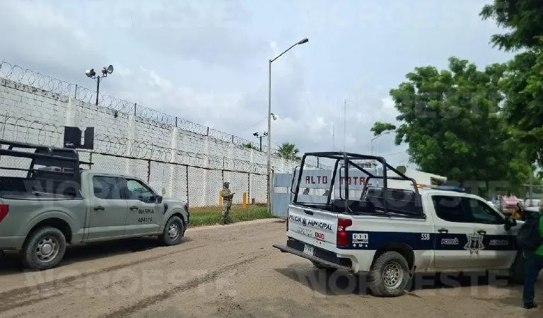 Los centros penitenciarios de El Castillo, en Mazatlán; y de Aguaruto, en Culiacán, fueron incluidos en el traslado de internos a otros penales del País.
