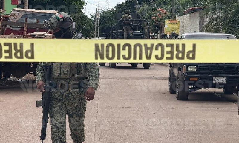 $!Militares interceptan motocicleta y Honda en Culiacán; persecución termina con un herido y tres detenidos