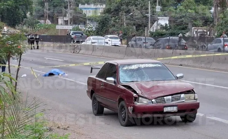 $!Estudiante pierde la vida al ser atropellada en la carretera Internacional en El Castillo, Mazatlán