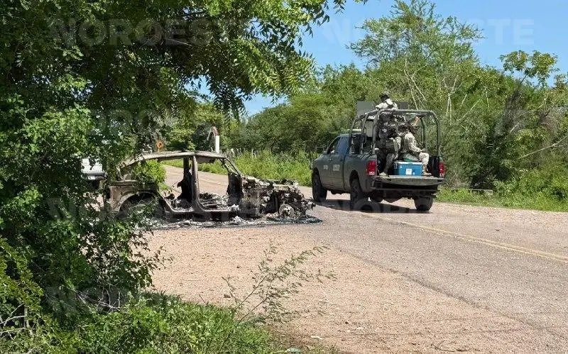 $!Enfrentamiento armado en Mazatlán: dejan vehículo calcinado y dos explosivos presuntamente lanzados desde un dron en La Cofradía