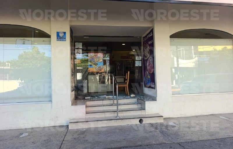 $!Vandalizan negocio en el Centro de Escuinapa; comerciantes exigen mayor vigilancia